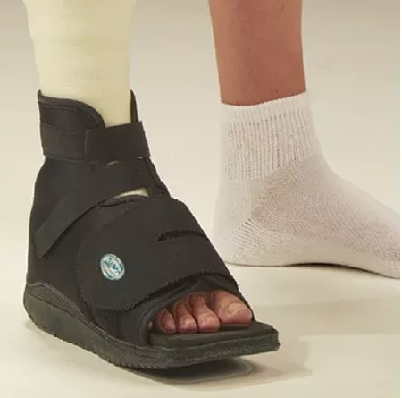 DeRoyal Slimline Cast Boot Darco Small Child Black - M-774698-4136 - Each