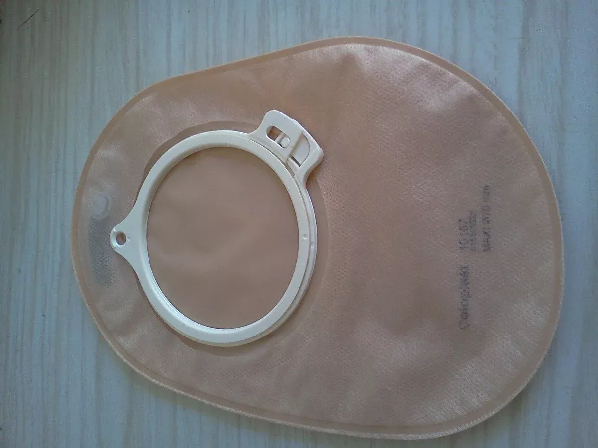 SenSura Click 2-Piece Closed End Opaque Ostomy Pouch, Yellow Match